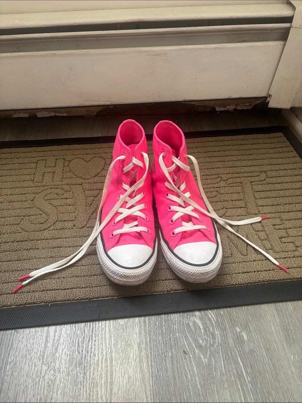 Converse Unisex Neon Pink High Tops Men’s 6 Women’s 8 - Picture 2 of 8